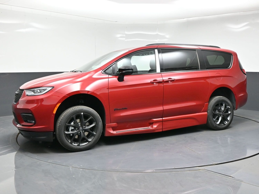 New 2026 Chrysler Pacifica Select Sport - BraunAbility Side Entry Fold Out Automatic Ramp