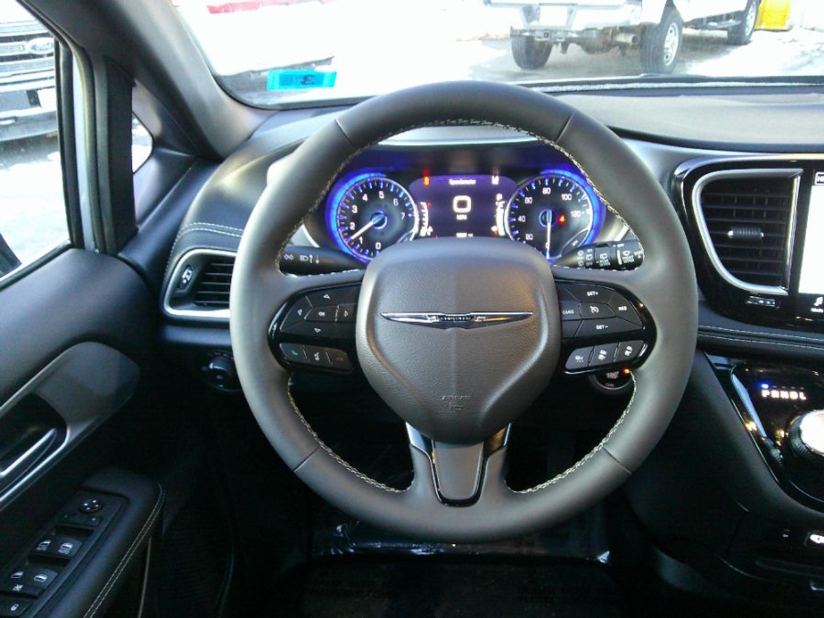 2024 CHRYSLER PACIFICA - Image 16
