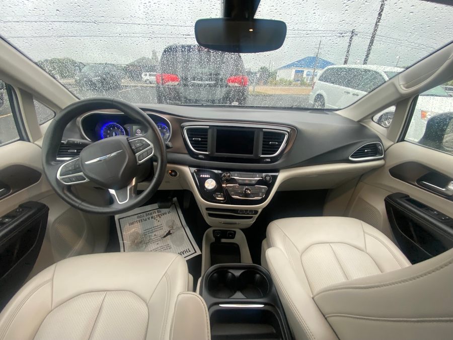 Used 2021 Chrysler Voyager LXi - BraunAbility Side Entry Entry Fold Out Manual Ramp