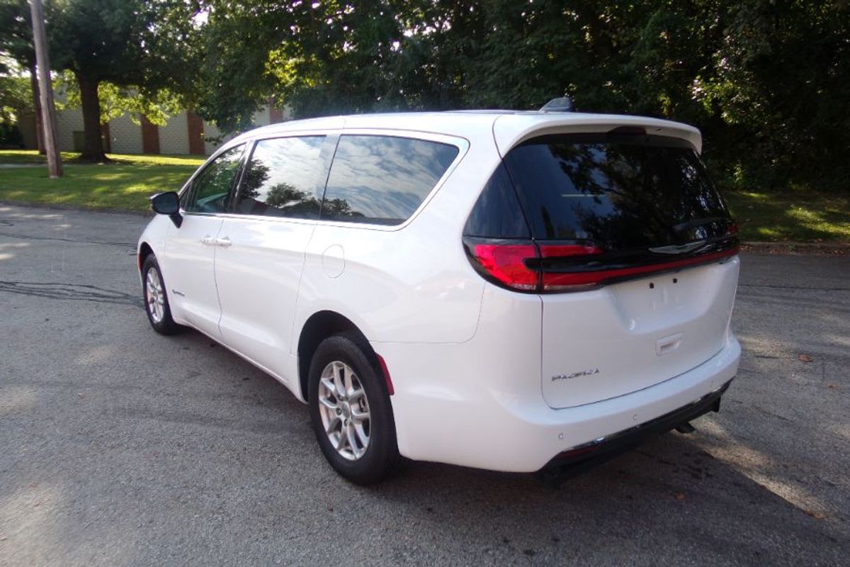 2024 CHRYSLER PACIFICA - Image 5