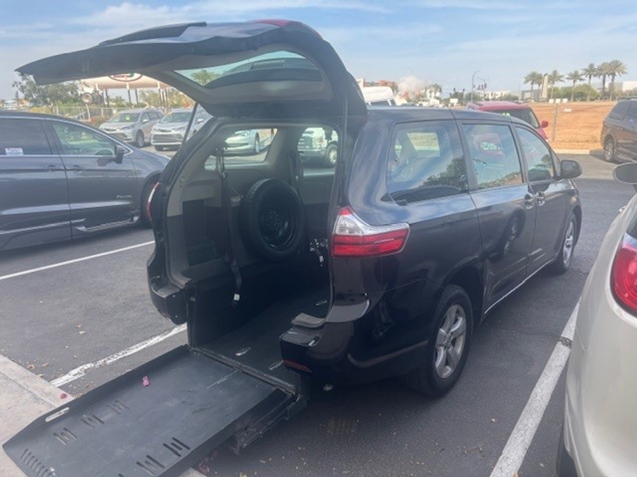 Used 2015 Toyota Sienna L - AMS Rear Entry Entry Fold Out Manual Ramp