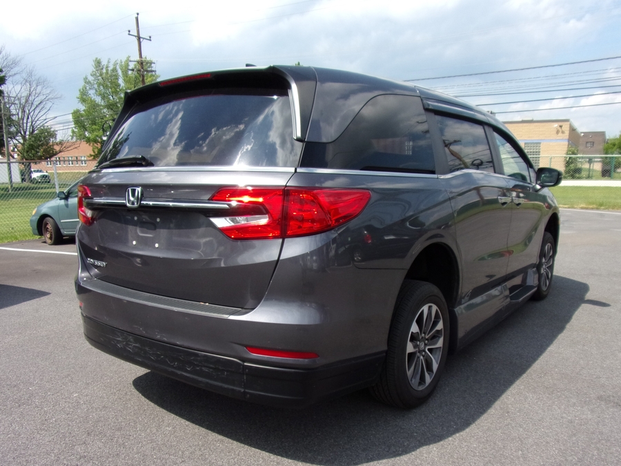 Grey Honda Odyssey image number 6