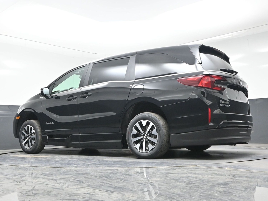 Black Honda Odyssey image number 17
