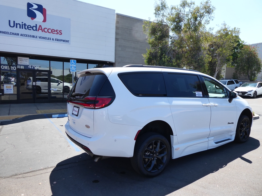 Used 2023 Chrysler Pacifica Touring L - BraunAbility Side Entry Fold Out Automatic Ramp