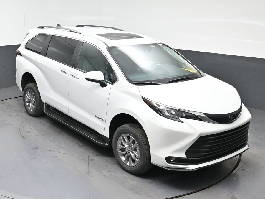 New 2026 Toyota Sienna Hybrid XLE Add - BraunAbility Commercial Rear Entry Entry Fold Out Manual Ramp