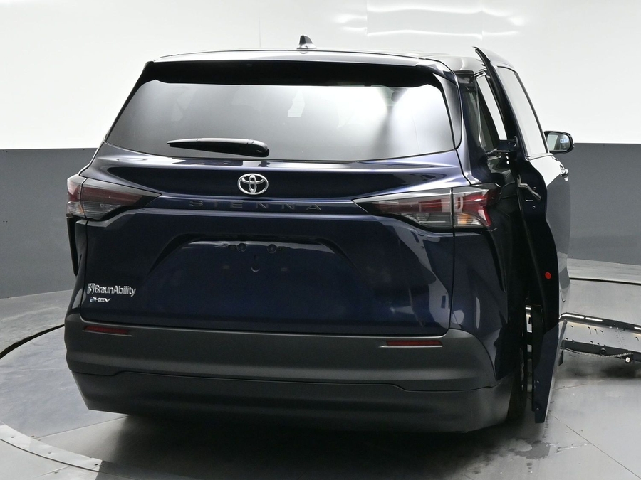 New 2026 Toyota Sienna Hybrid LE - BraunAbility Side Entry Fold Out Automatic Ramp
