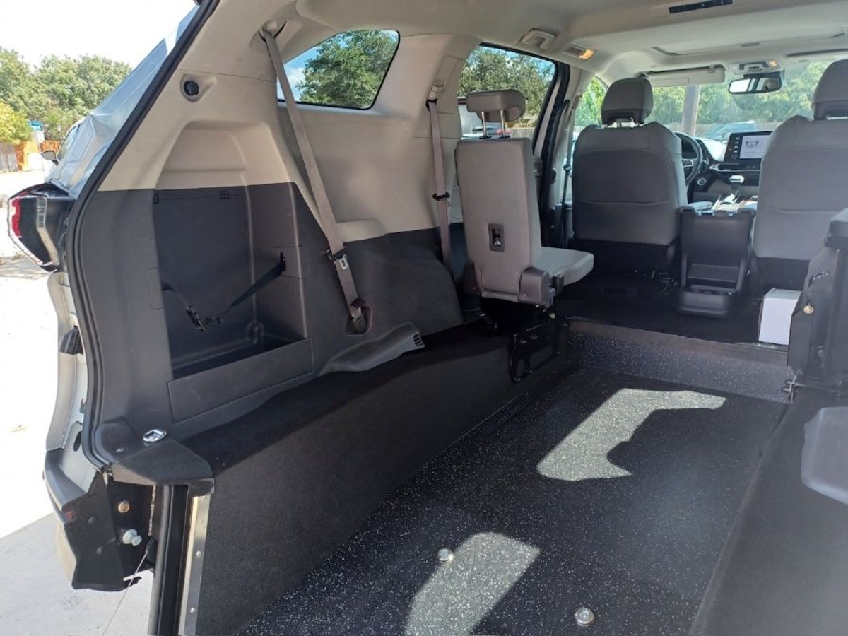 2024 TOYOTA SIENNA - Image 3