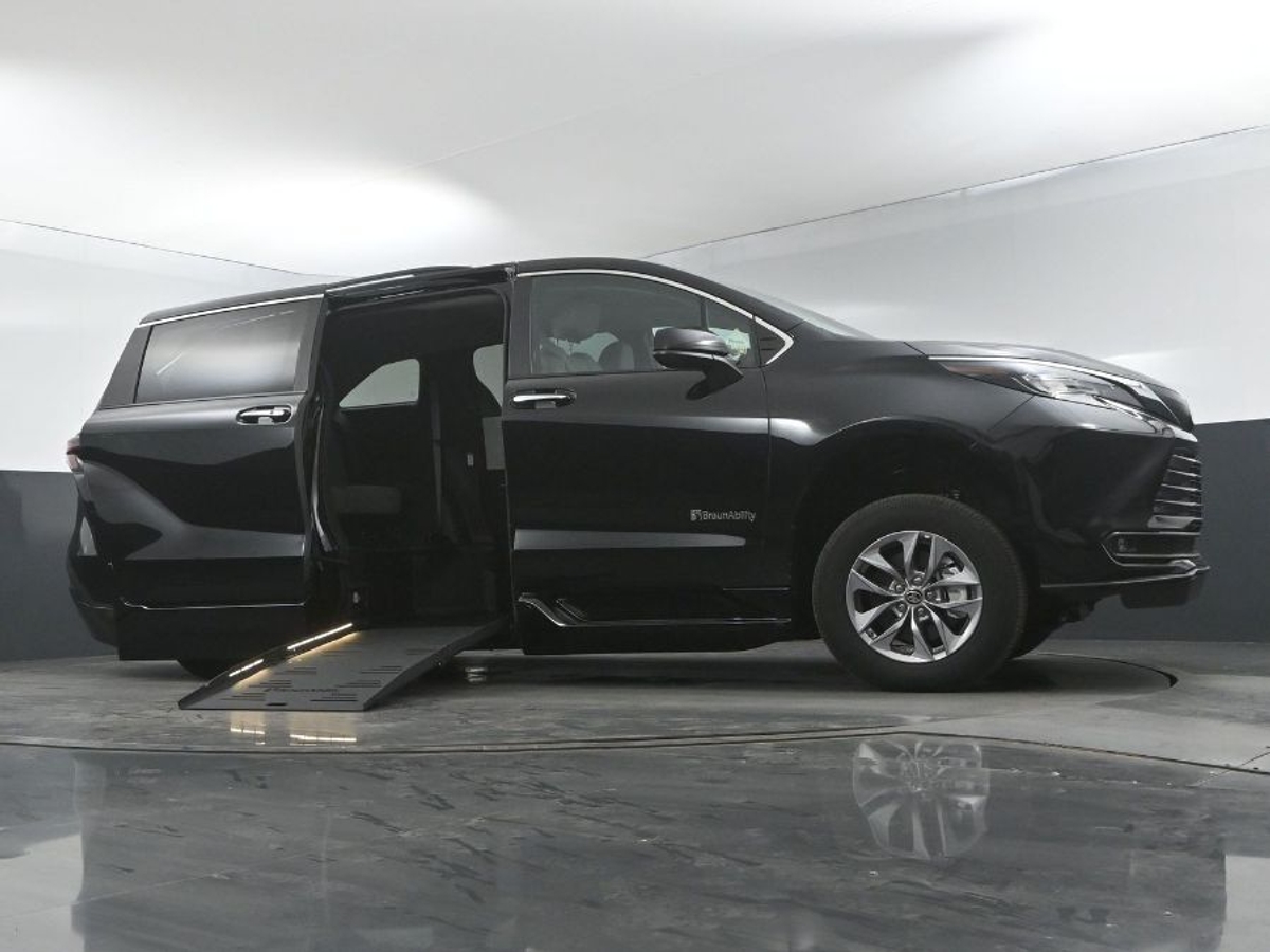 2025 TOYOTA SIENNA - Image 14