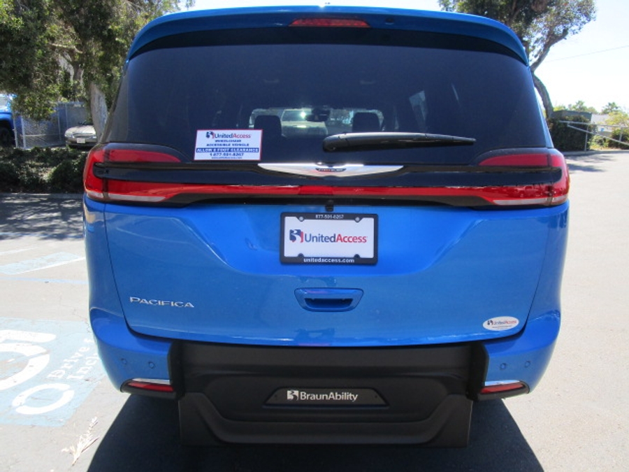 New 2026 Chrysler Pacifica Select Safety - BraunAbility Rear Entry Entry Fold Out Manual Ramp