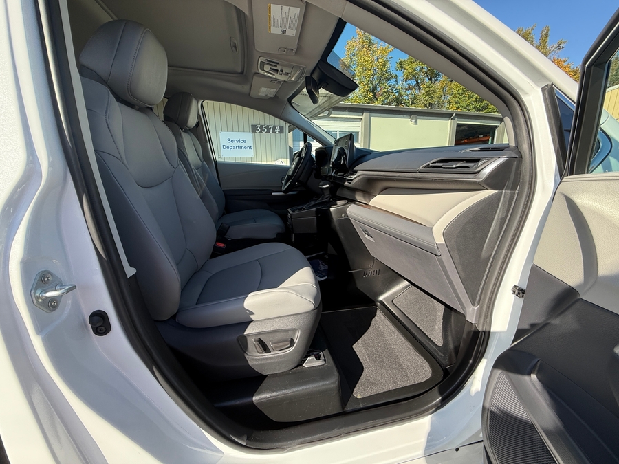 Used 2022 Toyota Sienna Hybrid XLE Base - BraunAbility Side Entry Entry Fold Out Automatic Ramp
