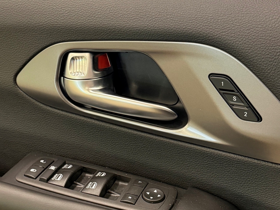 Número de imagen Chrysler Pacifica negro 29