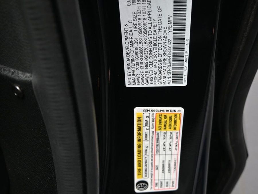 Black Honda Odyssey image number 13