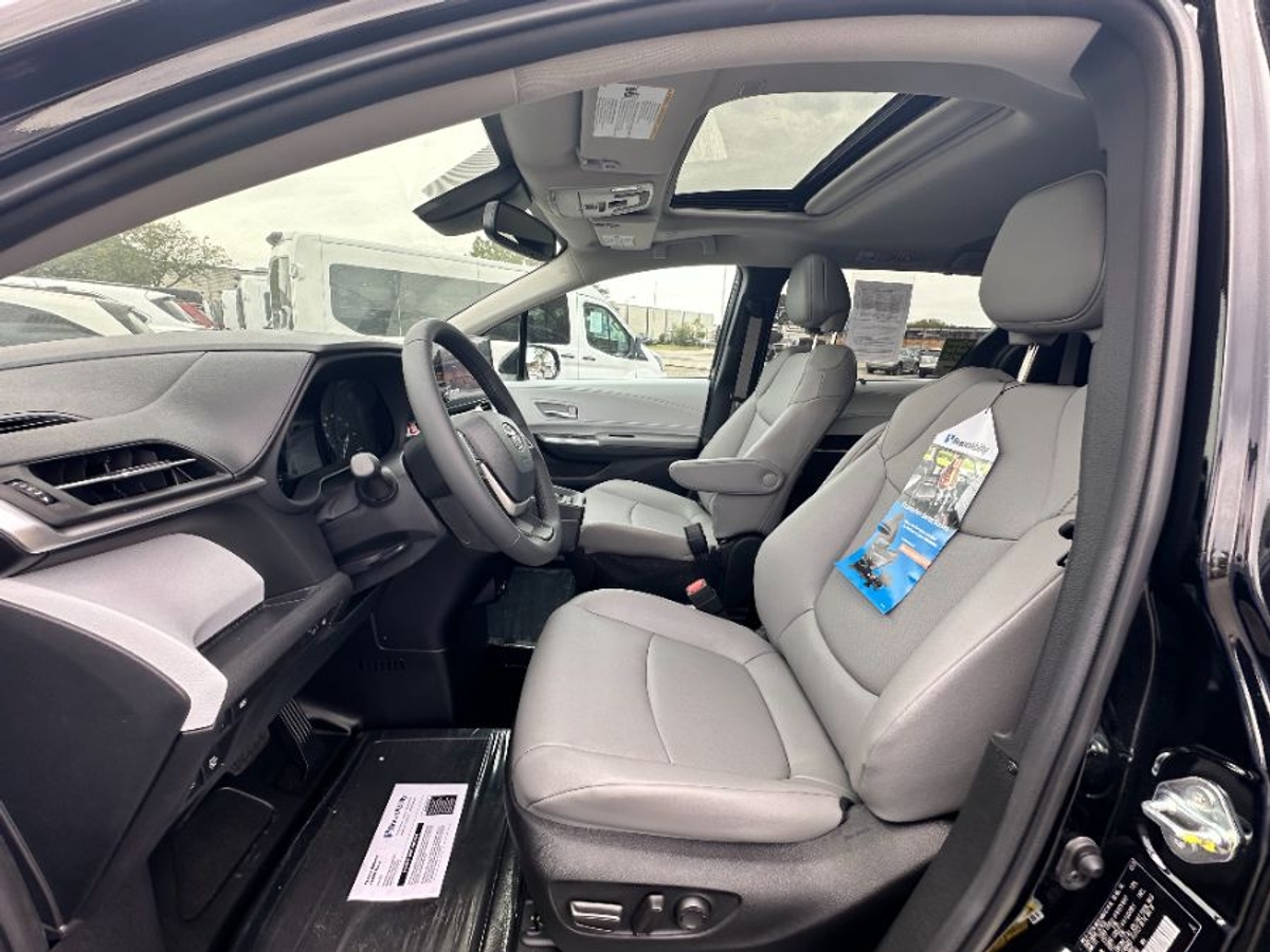 2025 TOYOTA SIENNA - Image 10