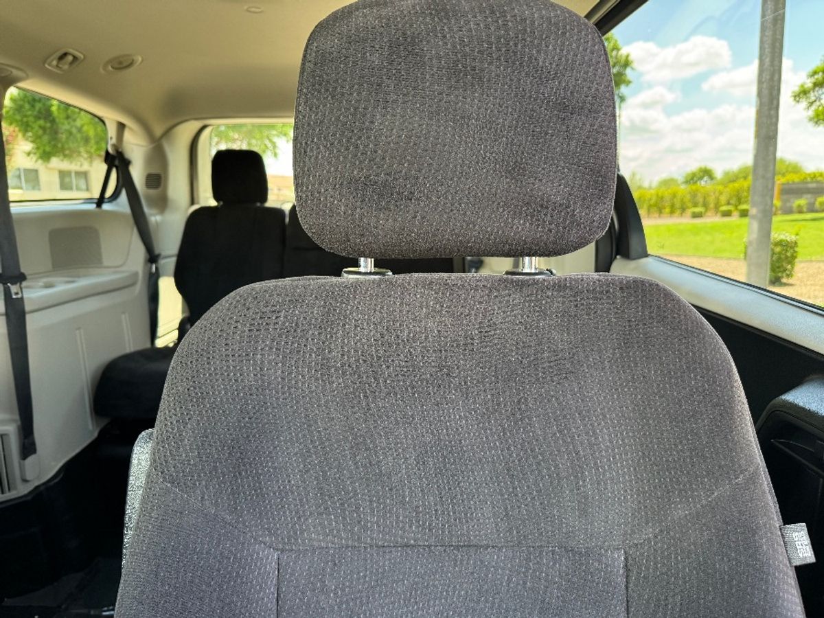 2011 DODGE GRAND CARAVAN - Image 7