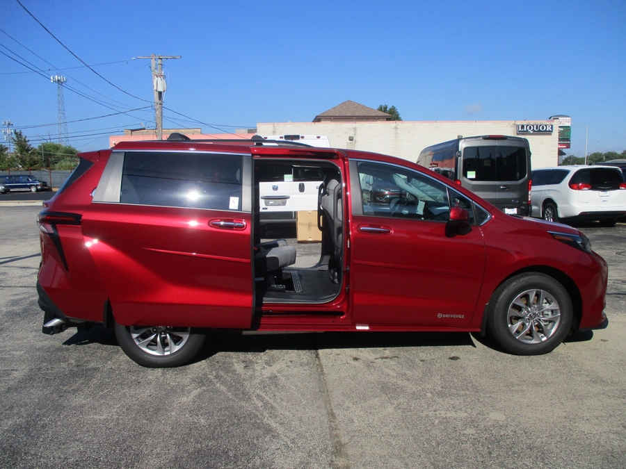 Red Toyota Sienna image number 6