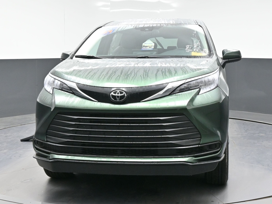 New 2026 Toyota Sienna Hybrid LE - BraunAbility Side Entry Fold Out Automatic Ramp