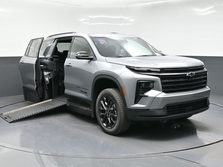 New 2026 Chevrolet Traverse 1LT Midnight - BraunAbility Side Entry In Floor Automatic Ramp