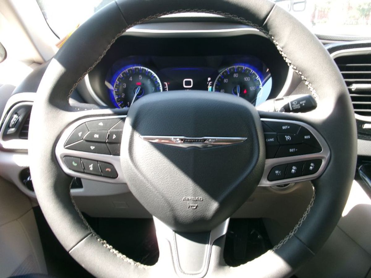 2023 CHRYSLER PACIFICA - Image 9