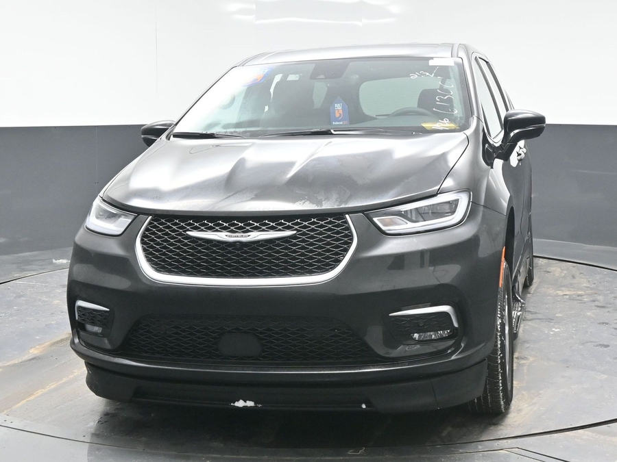 Black Chrysler Pacifica image number 12