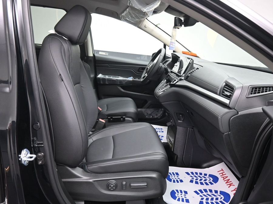 Black Honda Odyssey image number 6