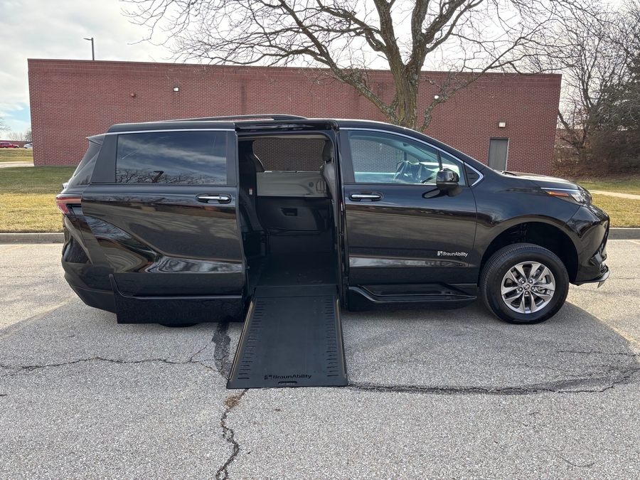 Used 2025 Toyota Sienna Hybrid XLE Base - BraunAbility Side Entry Entry In Floor Automatic Ramp