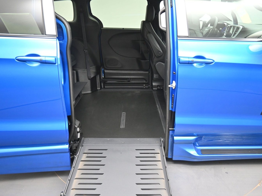 New 2026 Chrysler Pacifica Select Sport - BraunAbility Side Entry Entry Fold Out Automatic Ramp