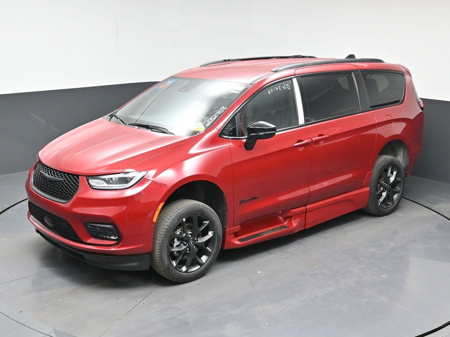 Red Chrysler Pacifica image number 21