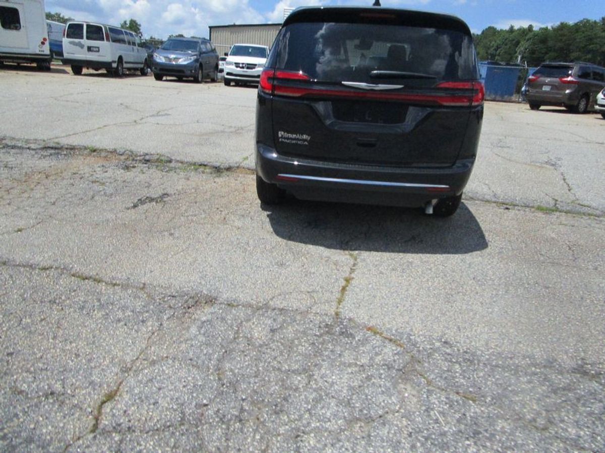 2025 CHRYSLER PACIFICA - Image 9