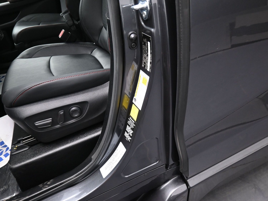 New 2025 Toyota Sienna Hybrid XSE Sport - BraunAbility Side Entry Entry In Floor Automatic Ramp