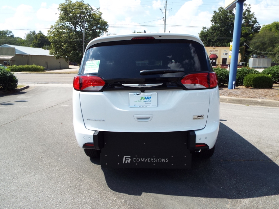 2027 Chrysler Voyager LX - Photo 6