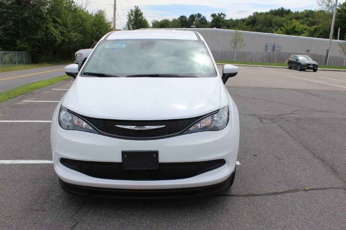 2023 CHRYSLER VOYAGER - Image 2