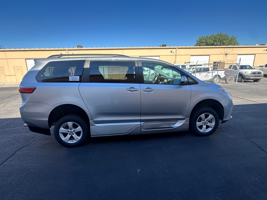 Used 2020 Toyota Sienna LE - VMI Side Entry Entry In Floor Automatic Ramp