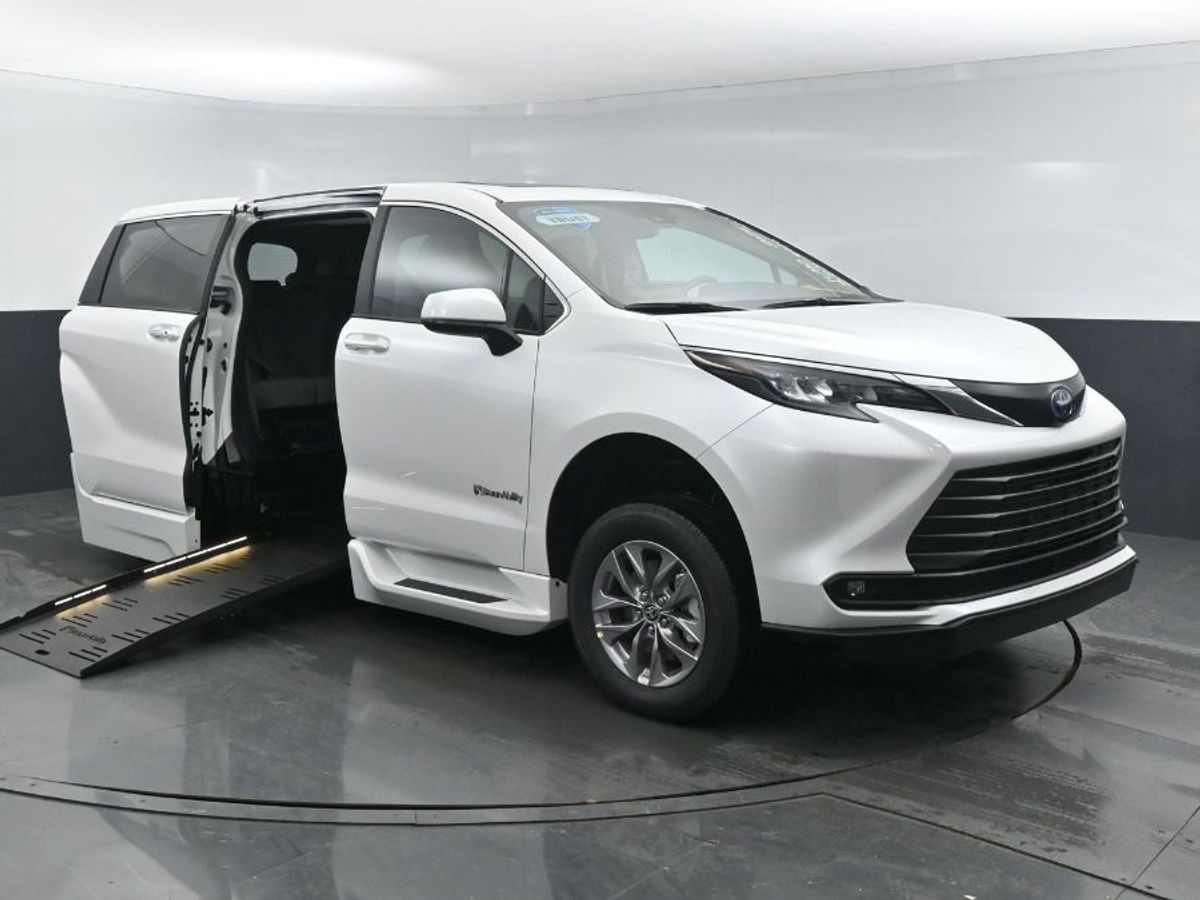 2025 TOYOTA SIENNA - Image 18