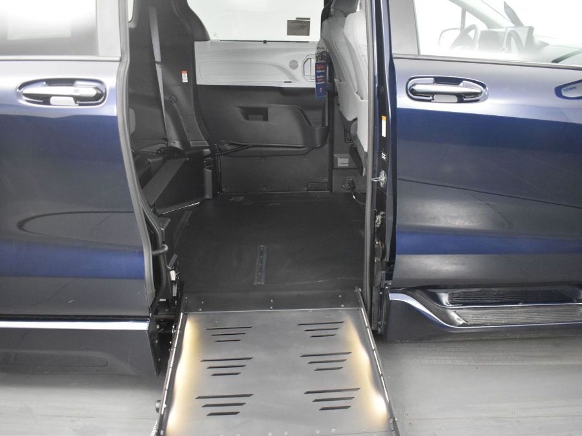 2025 TOYOTA SIENNA - Image 12