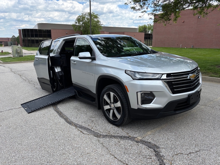 Used 2022 Chevrolet Traverse 3LT - BraunAbility Side Entry Entry In Floor Automatic Ramp