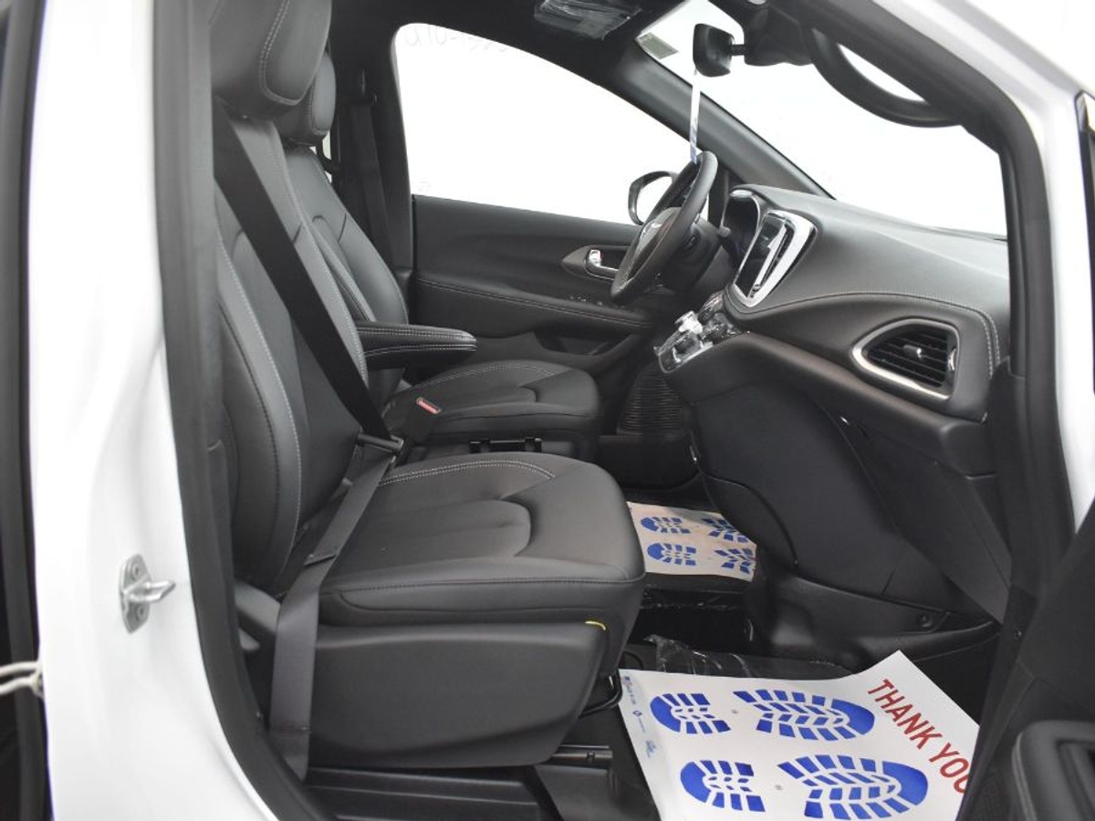 2025 CHRYSLER PACIFICA - Image 9