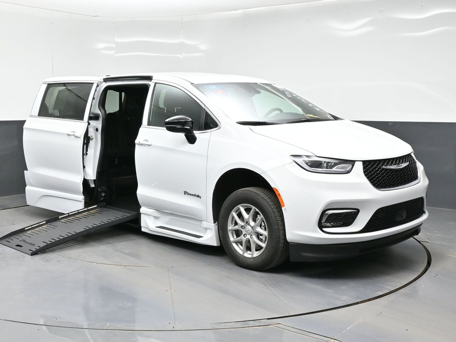 New 2026 Chrysler Pacifica Select Safety - BraunAbility Side Entry Entry Fold Out Automatic Ramp