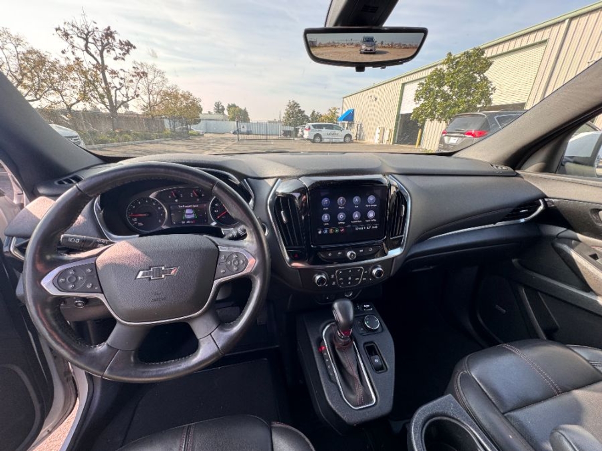 White Chevrolet Traverse image number 6