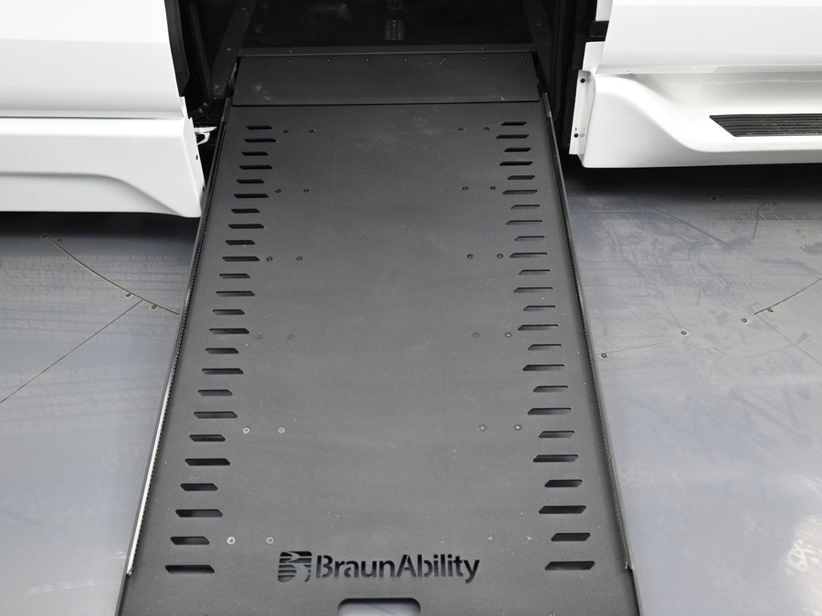 New 2025 Toyota Sienna Hybrid XSE Sport - BraunAbility Side Entry Entry In Floor Automatic Ramp