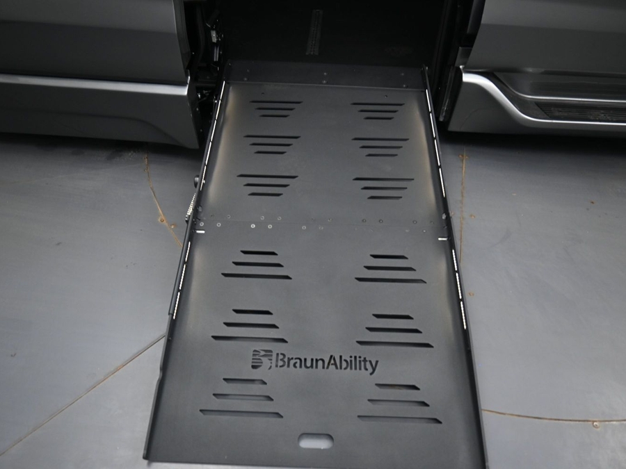 New 2026 Toyota Sienna Hybrid XLE Add - BraunAbility Side Entry Fold Out Automatic Ramp