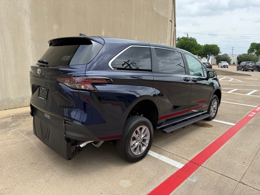 New 2026 Toyota Sienna Hybrid LE - Vantage Mobility Commercial Rear Entry Entry Fold Out Manual Ramp