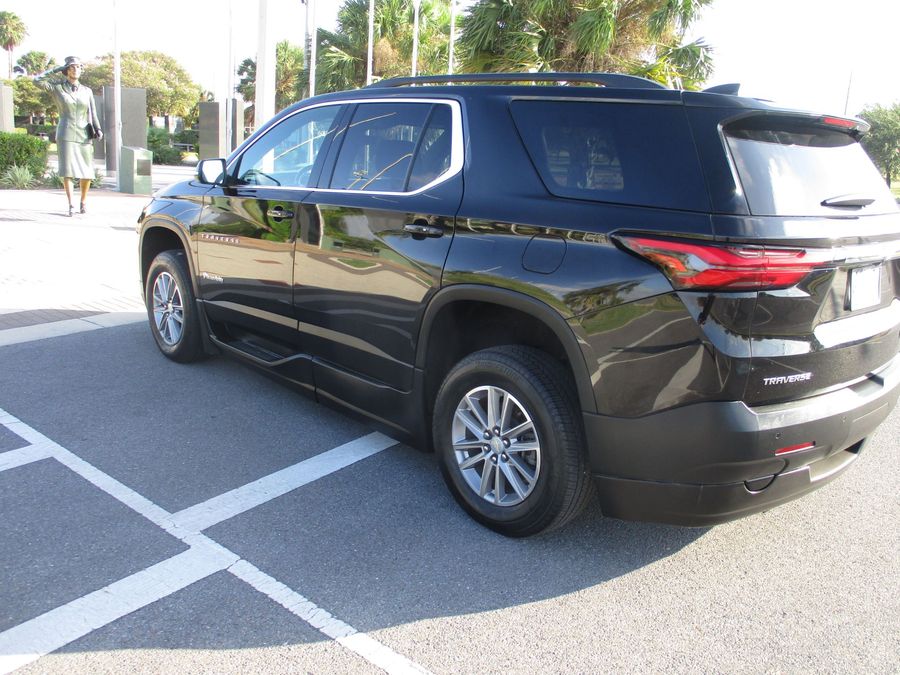 Used 2022 Chevrolet Traverse 1LT - BraunAbility Side Entry Entry In Floor Automatic Ramp