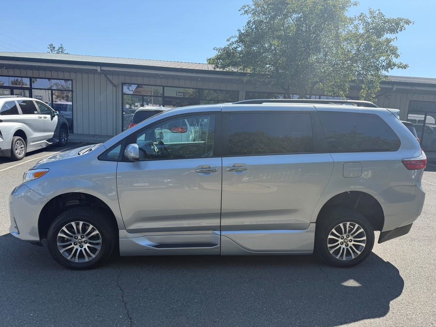 Used 2020 Toyota Sienna XLE - VMI Side Entry In Floor Automatic Ramp