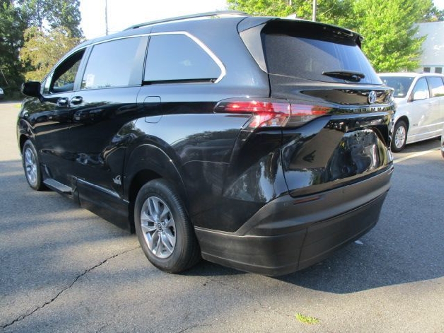 Black Toyota Sienna image number 4