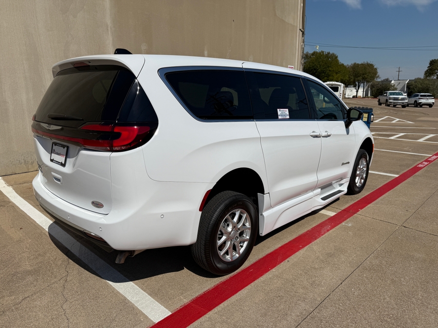 Used 2025 Chrysler Pacifica Select Safety - BraunAbility Side Entry In Floor Automatic Ramp