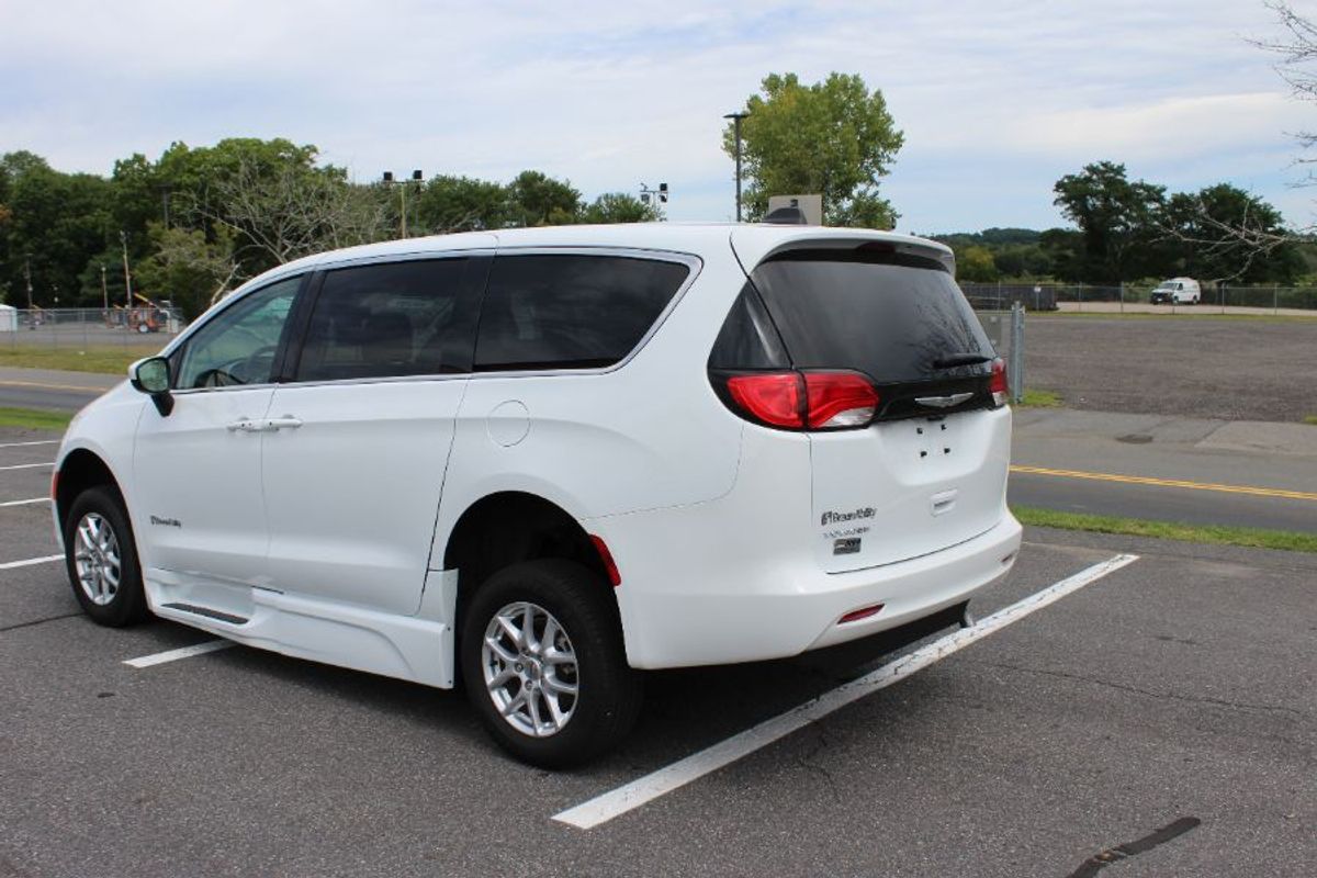 2023 CHRYSLER VOYAGER - Image 5