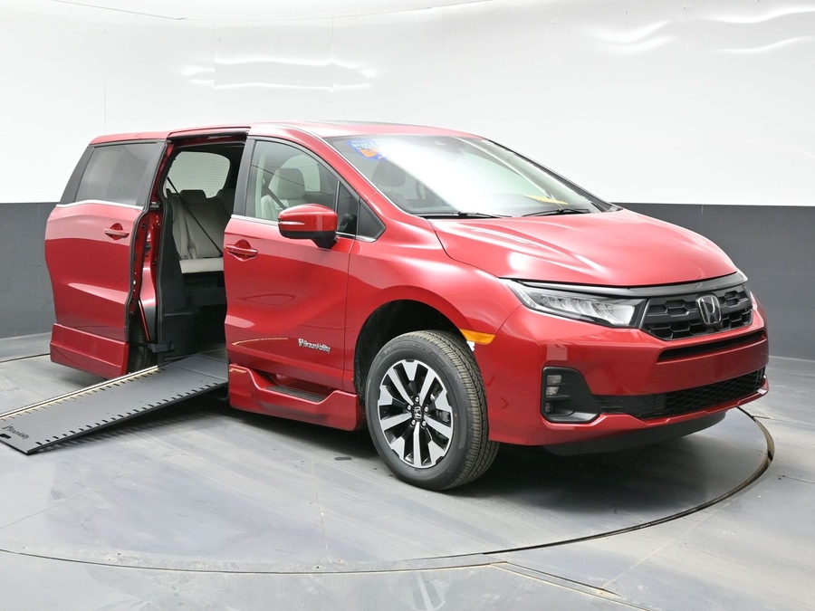 Red Honda Odyssey image number 14