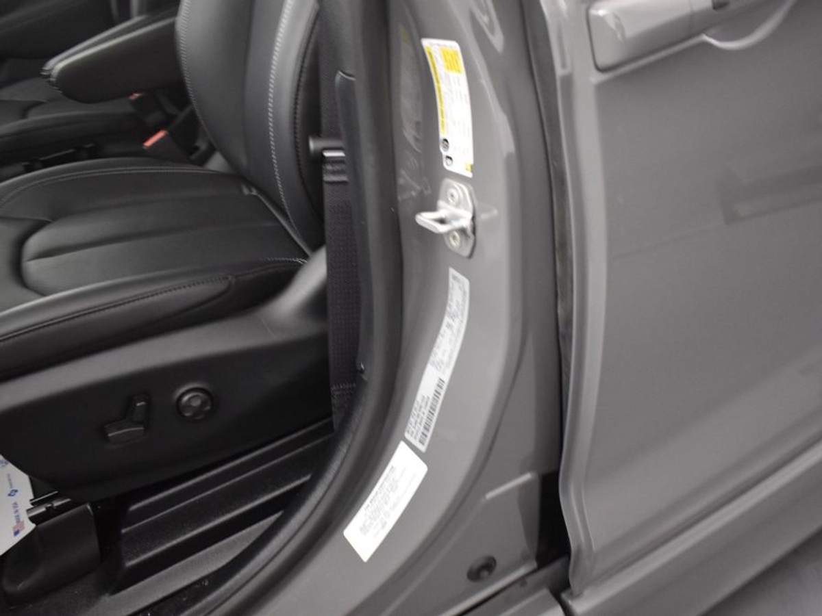 2025 CHRYSLER PACIFICA - Image 17