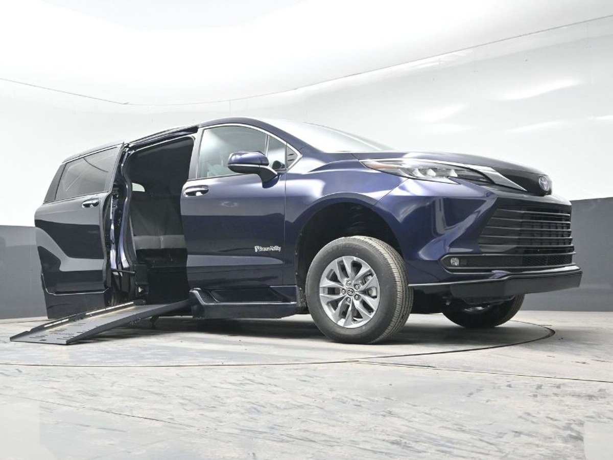 2025 TOYOTA SIENNA - Image 19