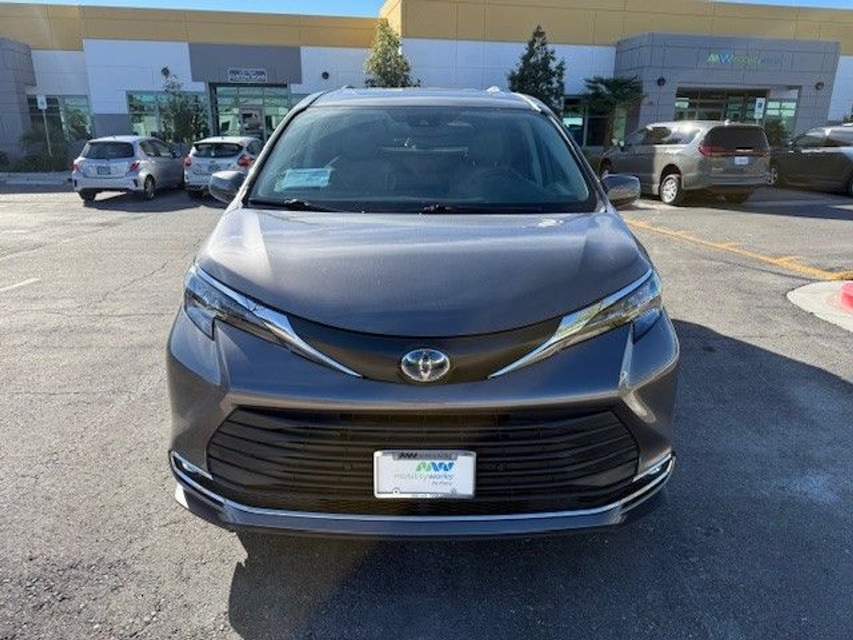 2024 TOYOTA SIENNA - Image 16